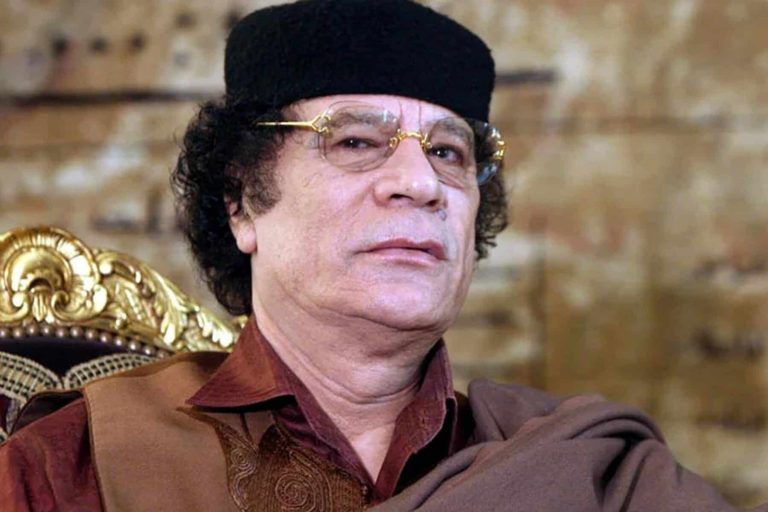 نائبة في البرلمان الأوربي تكشف عن اغتصاب “القذافي” بحربة قبل إعدامه!(شاهد) الرئيس الراحل معمر القذافي watanserb.com