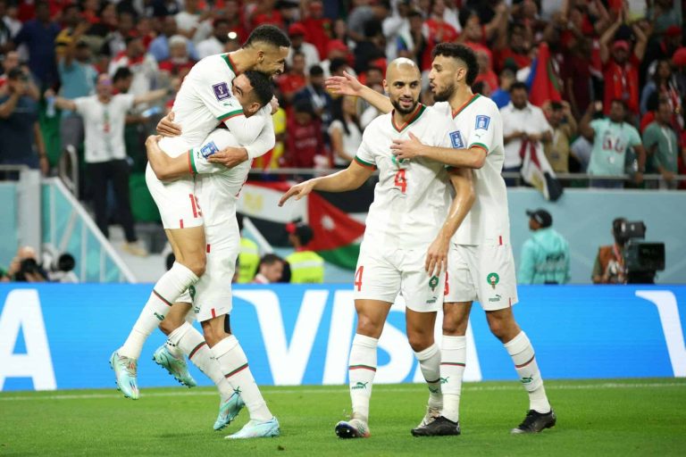 هكذا احتفل نجوم المنتخب المغربي بعد تأهلهم إلى الدور ال16 (صور) سجود نجوم المنتخب المغربي بعد تأهلهم إلى الدور ال16 watanserb.com