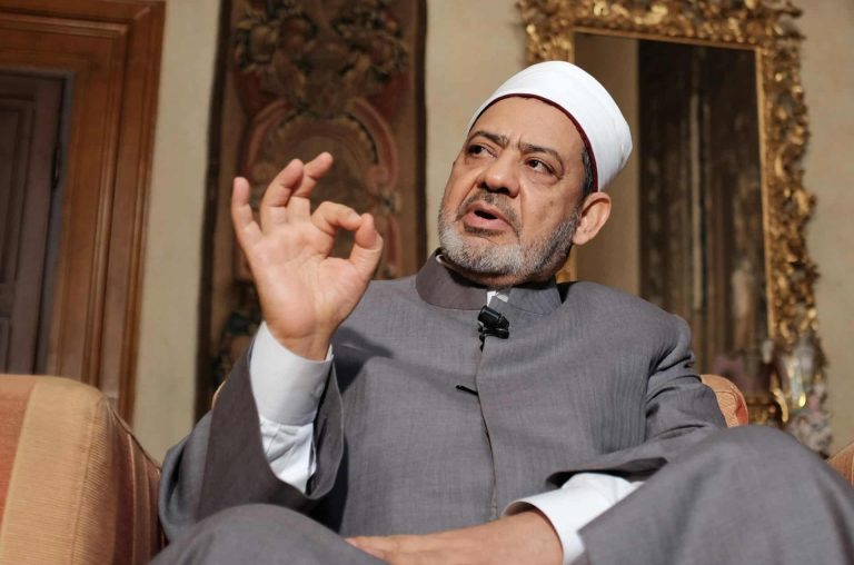 شيخ الأزهر لم يطلب من حكام العرب قطع البترول وطرد السفراء للضغط على الغرب أحمد الطيب
