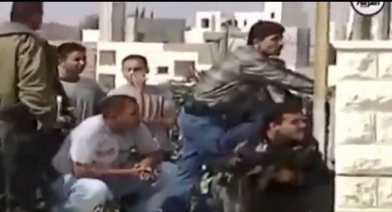 فيديو نادر للأسير الشهيد ناصر أبو حميد خلال اشتباك مسلح مع الاحتلال (شاهد) الشهيد ناصر أبو حميد watanserb.com