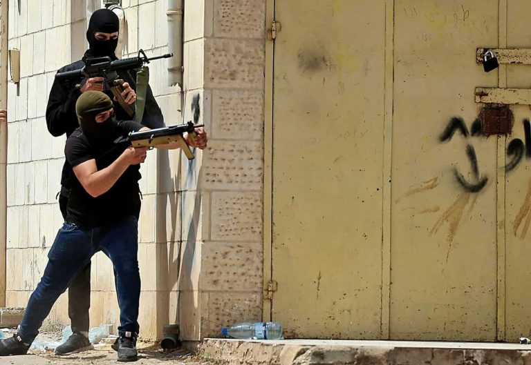 صباح ملتهب في نابلس.. الاحتلال يفشل في أوسع عملية اقتحام وعرين الأسود تزأر اقتحام نابلس watanserb.com