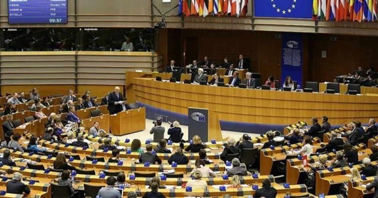 تورط الإمارات في تدبير الرشوة watanserb.com