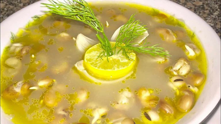 بعد فضيحة أرجل الفراخ.. الحكومة المصرية تروّج للفول النابت تناول الفول النابت watanserb.com