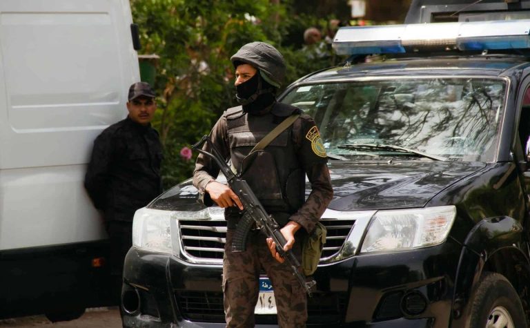 اعتقال مواطن في ميدان طلعت حرب watanserb.com