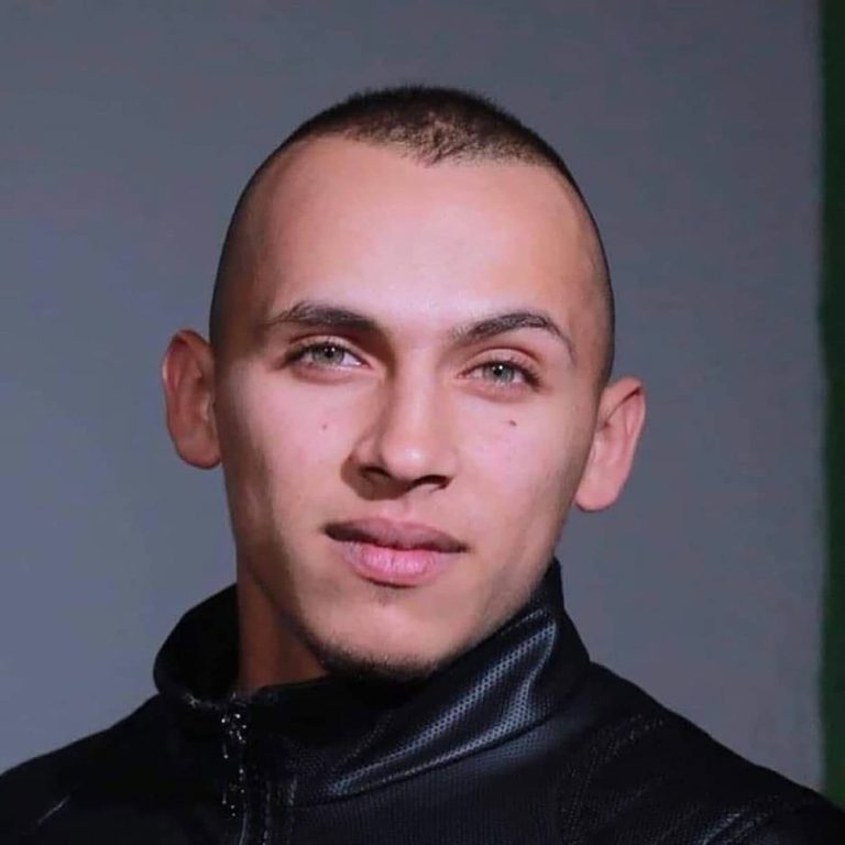 جيش الاحتلال يقتل الشهيد عمر مناع ويعتقل شقيقه الشهيد عمر مناع watanserb.com