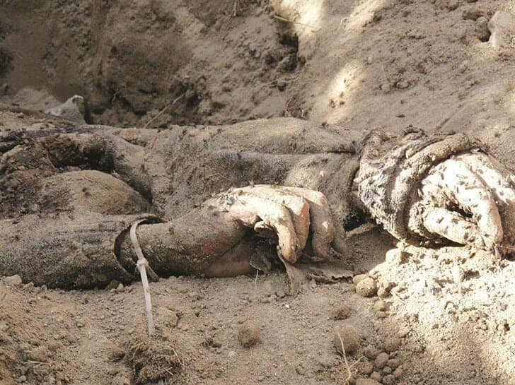 العراق.. ثلاث جثث “متفسخة” لمواطن وزوجته وطفله تكشف جريمة بشعة! ثلاث جثث متفسخة watanserb.com