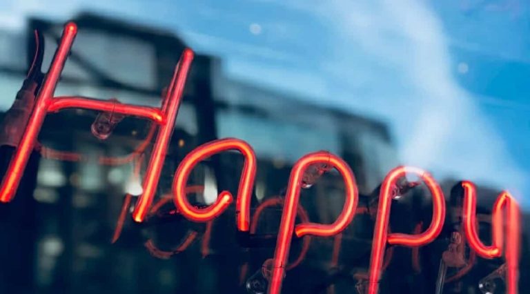دراسة: هذا هو لون الملابس الذي يجب أن ترتديه لتكون سعيدًا العلم يقترح لون ملابس معينة ليشعر الإنسان بالسعادة watanserb.com