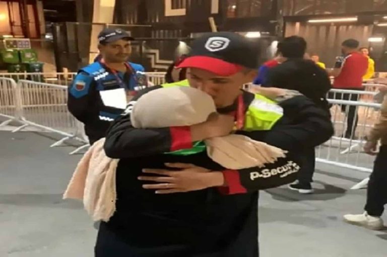 جزائرية تفاجئ ابنها العامل في تأمين مونديال قطر ورد فعله مذهل (فيديو) جزائرية تفاجئ ابنها في مونديال قطر watanserb.com