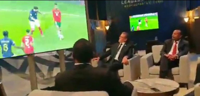 بايدن تحمس للمنتخب المغربي واختصر خطابه ليشاهد المباراة (فيديو) بايدن يتابع مباراة المغرب وفرنسا watanserb.com