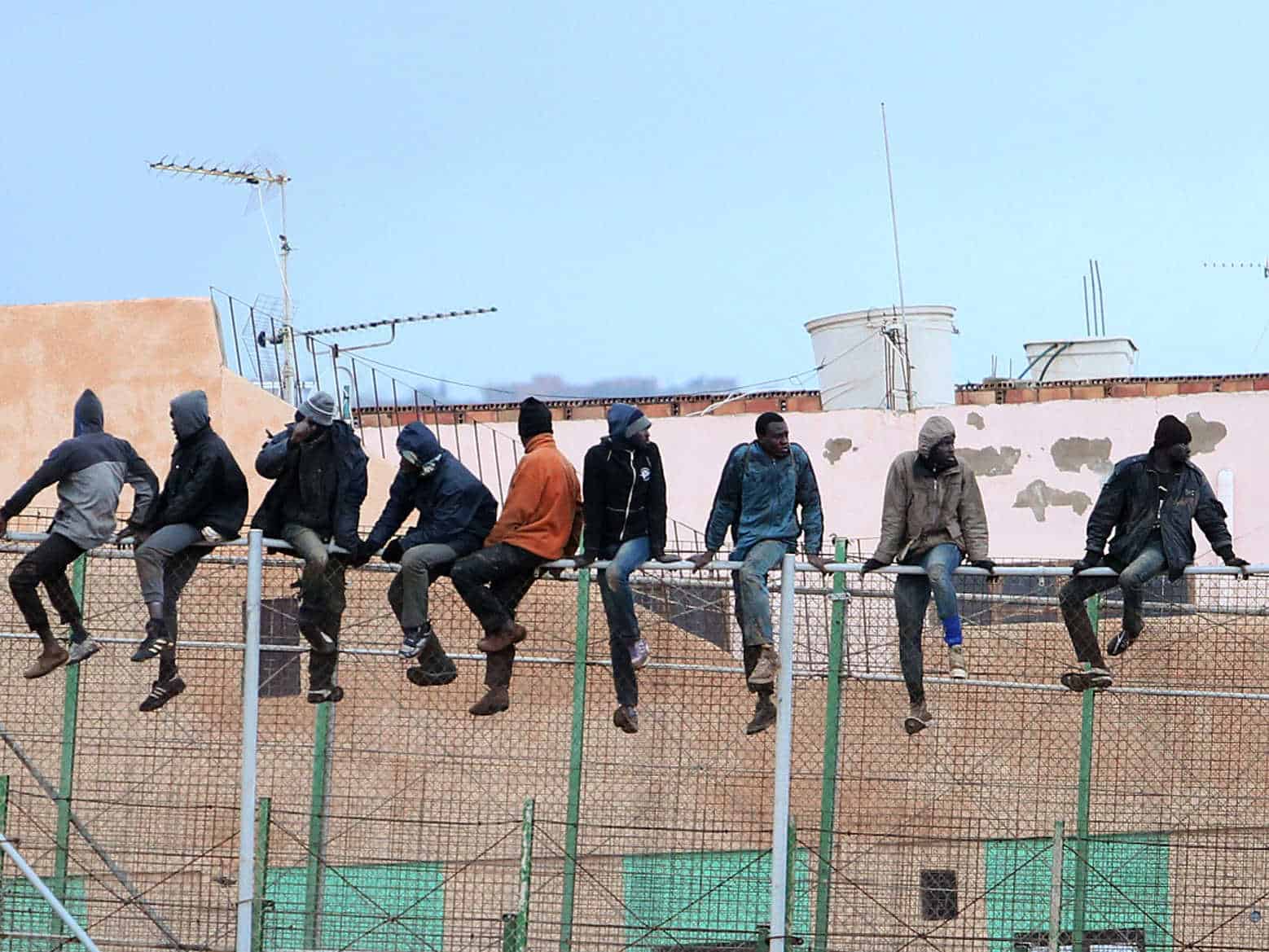 محاولة ألفي مهاجر غالبيتهم من السودان الدخول بالقوة إلى جيب مليلية الإسباني
