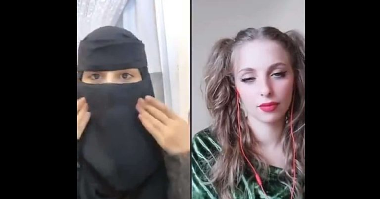 سعودية تنفعل وتخلع النقاب في بث مباشر.. مفاجأة صادمة بنهاية الفيديو سعودية تخلع النقاب watanserb.com
