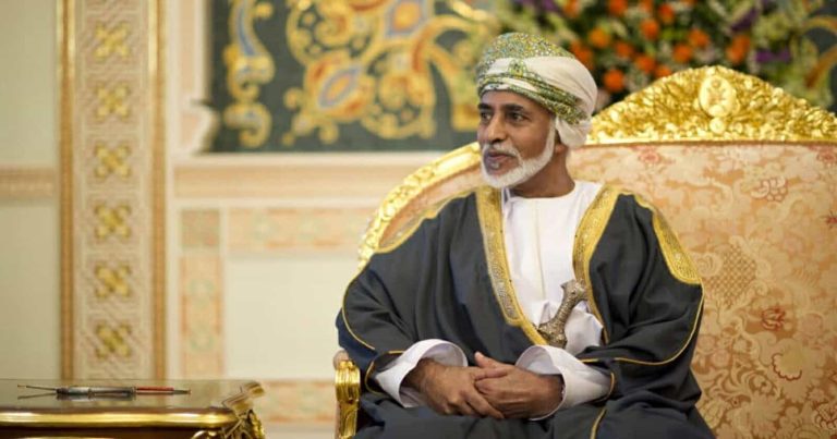 صورة نادرة جداً لجدة السلطان قابوس بن سعيد تشعل مواقع التواصل(شاهد) جدة السلطان قابوس بن سعيد watanserb.com