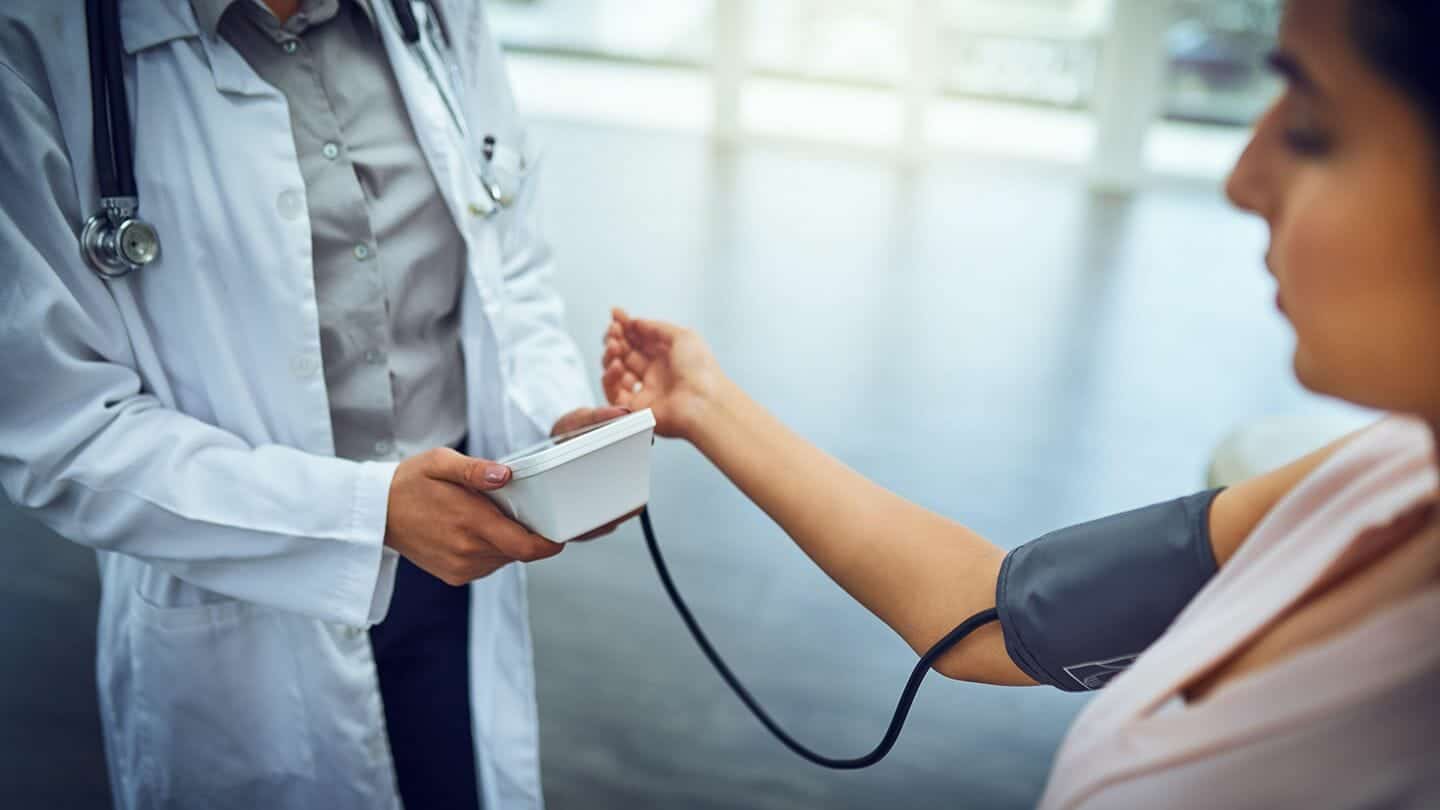للسيطرة على ارتفاع ضغط الدم..تناولْ هذه الفاكهة يومياً ضبظ ضغط الدم watanserb.com
