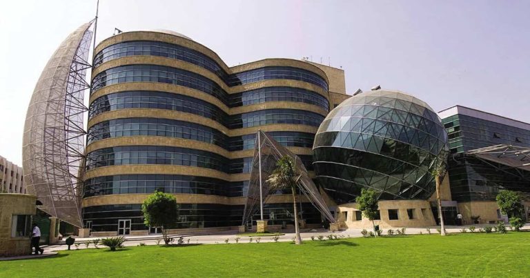 بالصدفة.. مدير مستشفى 57357 لعلاج السرطان يكتشف إصابته بالمرض مدير مستشفى علاج السرطان شريف أبو النجا watanserb.com