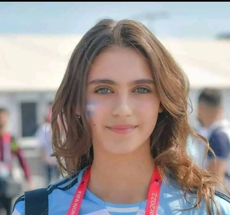 مشجعة أرجنتينية تحتفل بالفوز watanserb.com