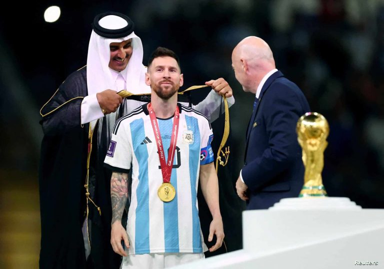 قميص المنتخب الأرجنتيني على شكل بشت watanserb.com