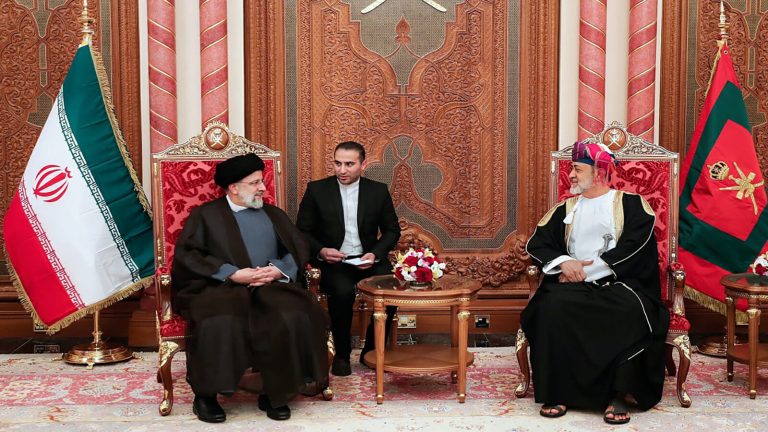 هل يستجيب السلطان هيثم بن طارق لدعوة الرئيس الإيراني؟ هيثم بن طارق watanserb.com
