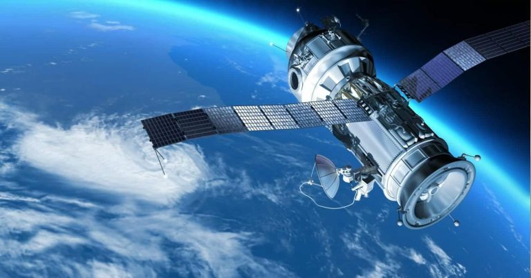 أمان سات.. سبب فشل إطلاق أول قمر صناعي لسلطنة عمان قمر صناعي watanserb.com