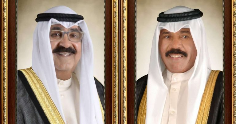 صور نواف الصباح وولي العهد في الأسواق الكويتيةwatanserb.com