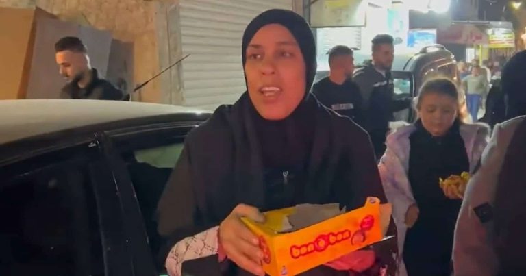 الاحتفال بعملية القدس watanserb.com