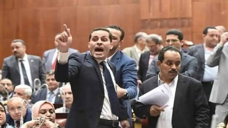 أحمد الطنطاوي يُحرج النظام ويطالب برحيل السيسي صراحة: “الحل الوحيد” (فيديو) أحمد الطنطاوي يهاجم السيسي watanserb.com