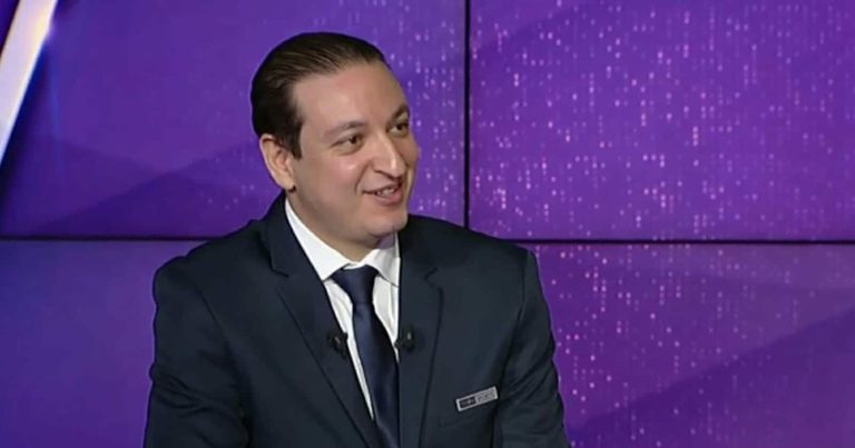 موجة غضب تشتعل ضد شبكة “بي إن سبورت” بالجزائر بسبب ما فعله معلقها المغربي جمال بدة! المعلق المغربي جمال بدة watanserb.com