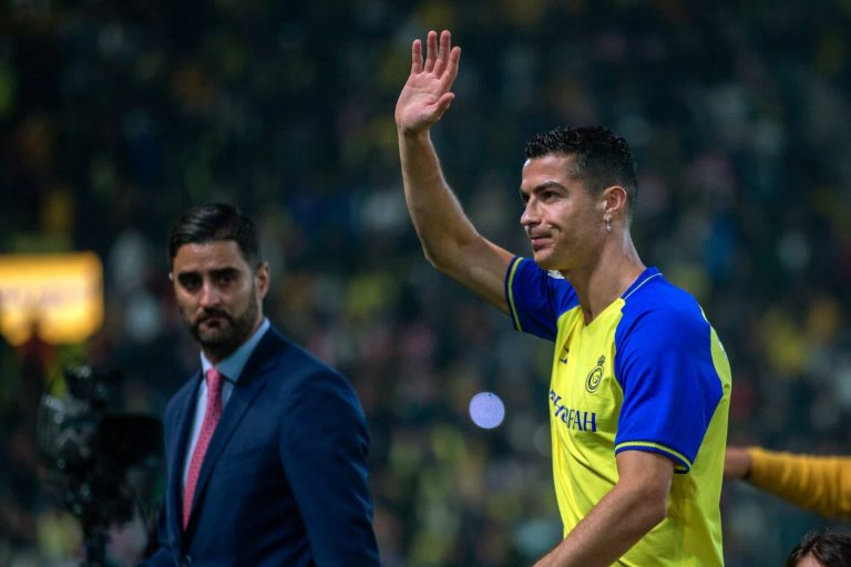 انضمام رونالدو للنصر السعودي يثير جدلا عاصفا في عمان.. لماذا؟ انتقال رونالدو نادي النصر watanserb.com