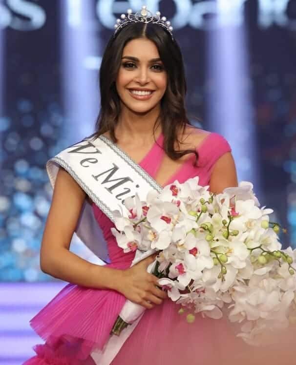 تتويج ياسمينا زيتون ملكة جمال لبنان 2022