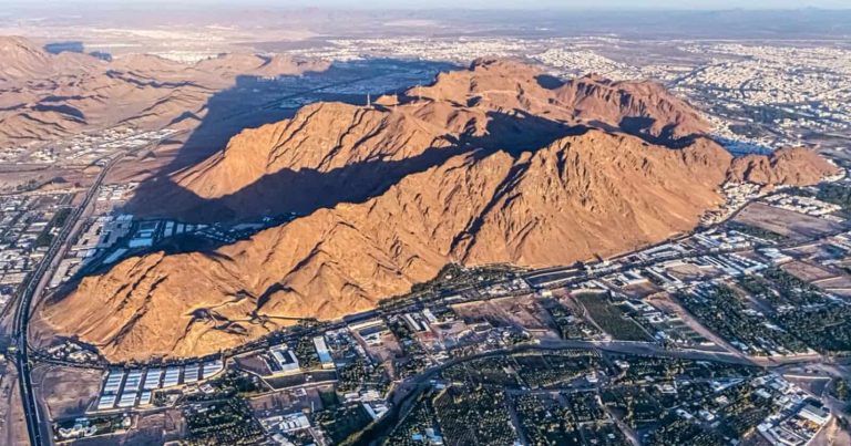 تجريف جبل أُحد watanserb.com