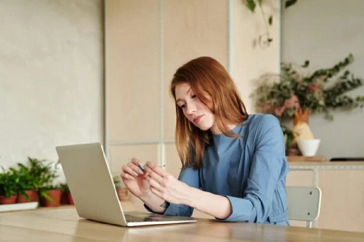تركّز المرأة على النجاح في مجالات عديدة في حياتها