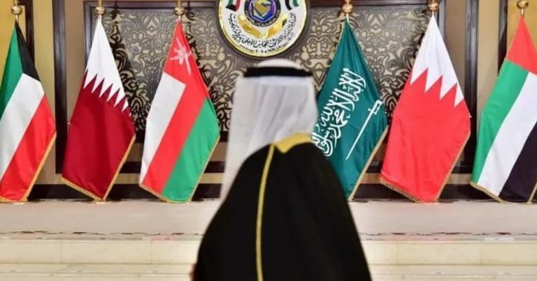 سايمون هندرسون وتطور دول الخليج watanserb.com