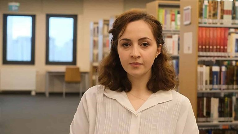 جامعة ستوكهولم تعتذر من طالبة تركية watanserb.com
