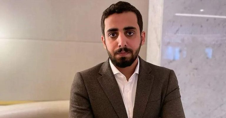 تهمة لا تصدق تنذر بإعدام عوض القرني.. ناصر يحرج محمد بن سلمان بفيديو ناري المعارض السعودي ناصر القرني watanserb.com