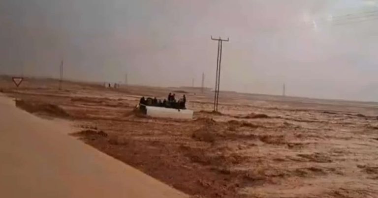 فوضى وذعر.. سيول الأردن تفتك بالأردنيين وتفضح فساد الدولة (فيديو) سيول الأردن watanserb.com