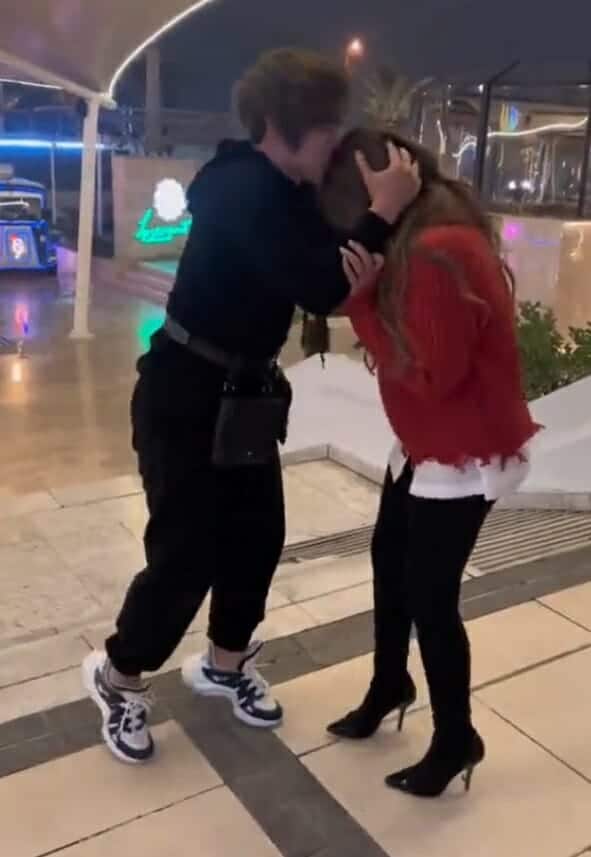 شهاب ملح الإنستغرام يقبل رأس شذى حسون