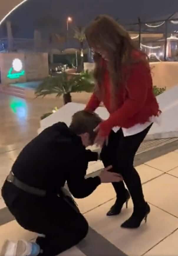 شهاب ملح الإنستغرام يقبل قدم شذى حسون