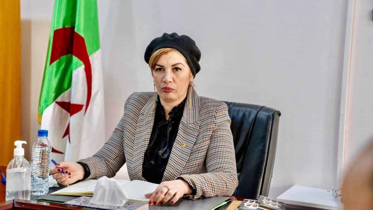 محمد الصالح الصديق و صورية مولوجي watanserb.com
