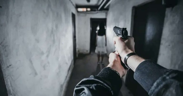 عراقي يُنهي حياة والدته وأشقائه watanserb.com