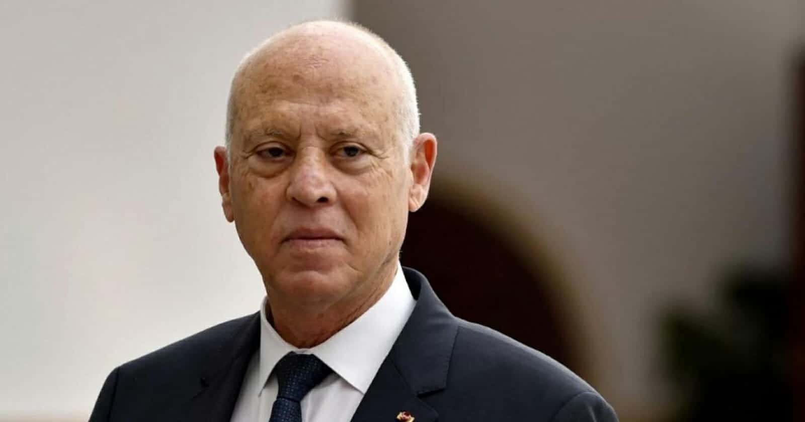 صورة ساخرة وضعت قيس سعيد في موقف مُحرج لم يتوقع حدوثه (شاهد) قيس سعيد watanserb.com