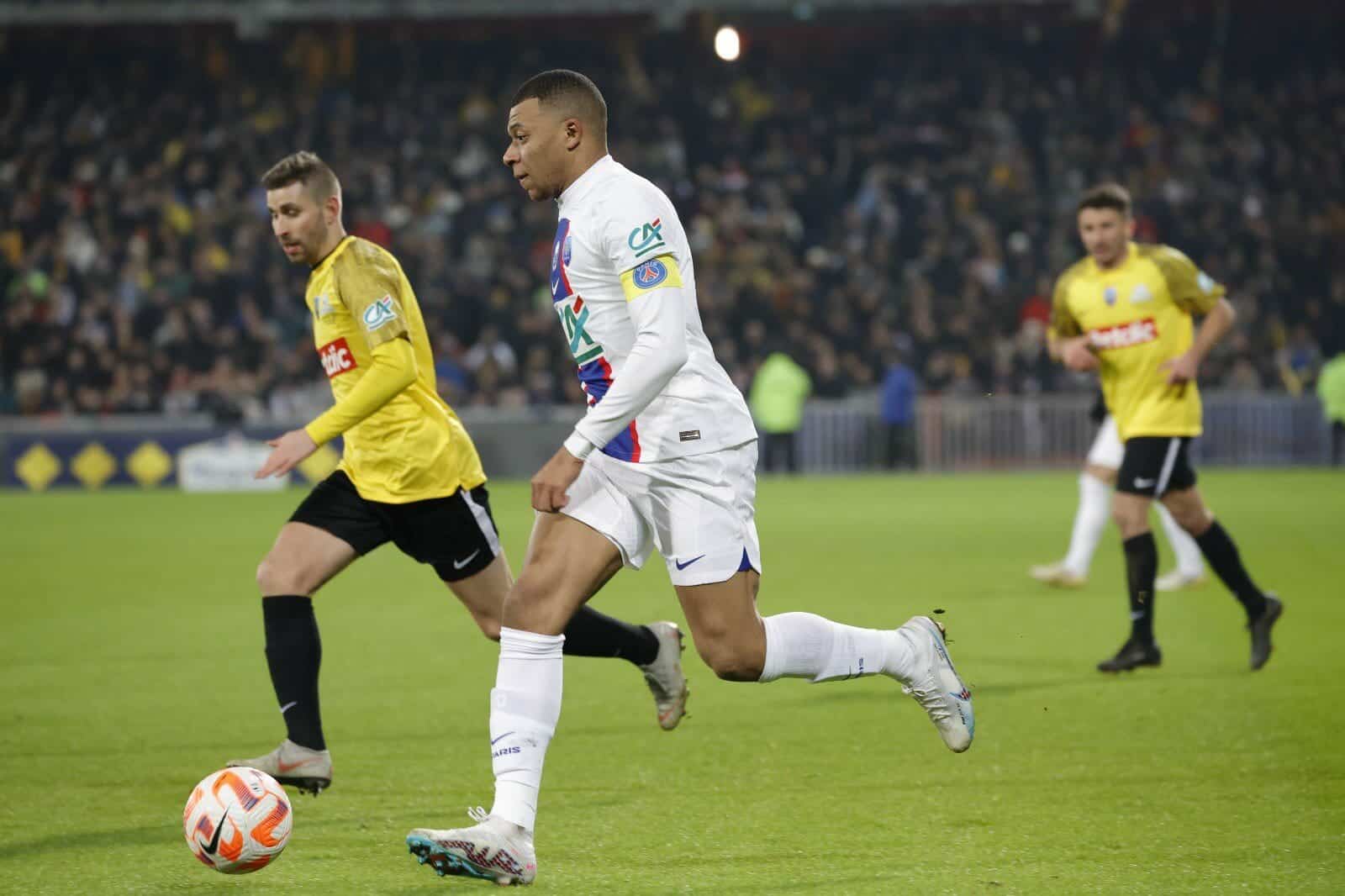 مبابي لاعب باريس سان جيرمان