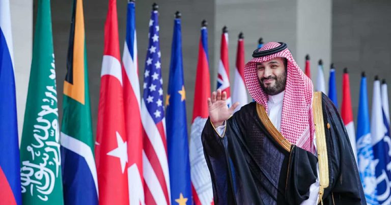 صحيفة: ابن سلمان الوحيد في آل سعود الذي يتمتع بالوقاحة والسلطة معاً محمد بن سلمان watanserb.com