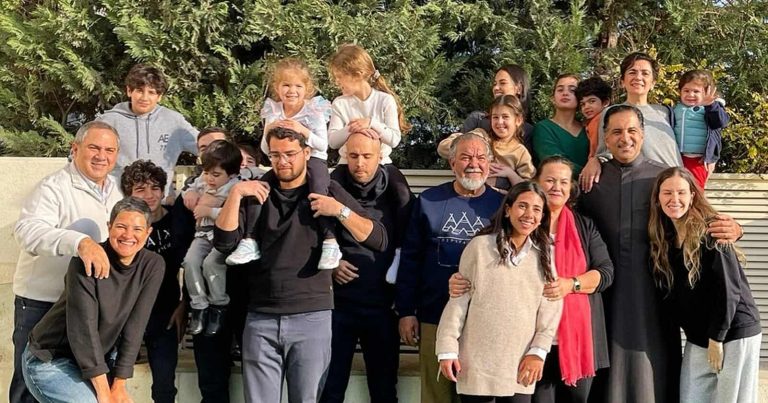 هيا بنت حمزة وإخوانها ووالدتها وأقاربها يحتفلون بالعام الجديد.. أين الأمير حمزة؟!(شاهد) هيا بنت حمزة وإخوانها ووالدتها watanserb.com