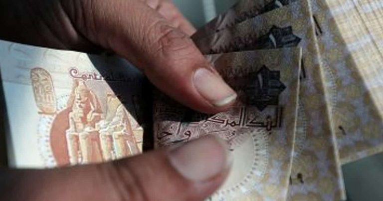 التعويم فتك به.. تحليل لوضع الجنيه المصري قبل الاجتماع المرتقب للبنك المركزي الجنيه المصري البنك المركزي المصري watanserb.com