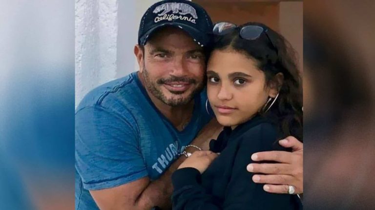 بعد الصورة الإباحية.. ابنة عمرو دياب تستفز متابعيها بلقطات جديدة مبتذلة! (شاهد) بعد الصورة الإباحية.. ابنة عمرو ديب تستفز متابعيها بصورة جديدة مبتذلة! (شاهد) watanserb.com