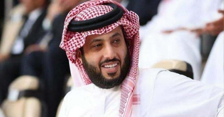 “أبشر”.. تركي آل الشيخ يفاجئ طفل سوري يتيم يحلم بمشاهدة رونالدو (فيديو) تركي آل الشيخ يفاجئ طفل سوري watanserb.com