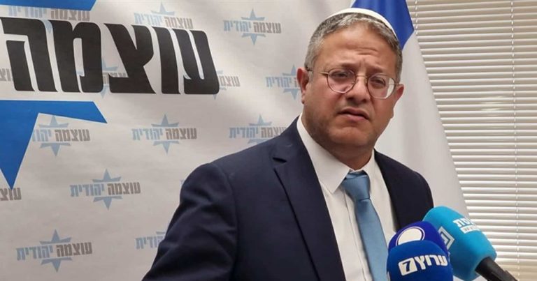 بن غفير يجهز لموجة تنكيل جديدة ضد الأسرى بـ5 إجراءات قاتلة بينها الحرمان من الغذاء المتطرف إيتمار بن غفير watanserb.com
