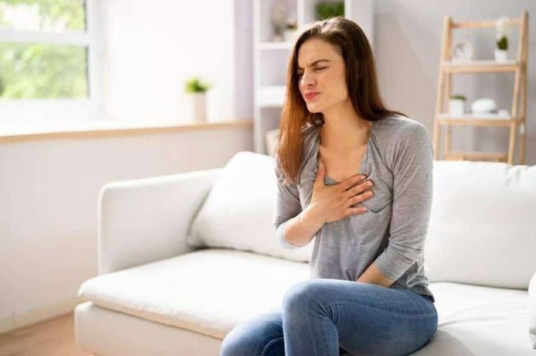 النوبة القلبية عند النساء.. إليك الأعراض التي يجب أن تنبهك النوبة القلبية عند النساء watanserb.com