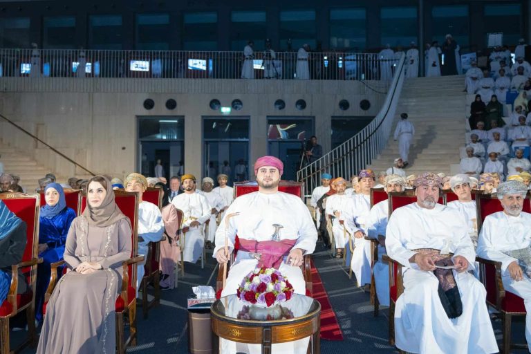 الابن الثاني لسلطان عُمان بلعرب بن هيثم في أحدث ظهور وتفاعل كبير معه (فيديو) بلعرب بن هيثم يفوز بجائزة بلعرب بن هيثم للتصميم watanserb.com