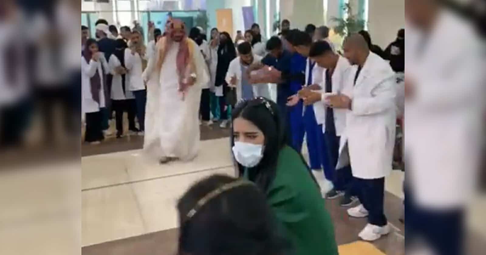 رقص مختلط براية التوحيد في كلية الطب بجامعة الرياض
