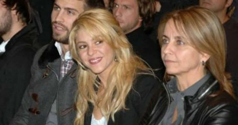 شاكيرا وبيكيه مع والديه watanserb.com